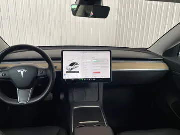 2021 Tesla Model 3 - image 4