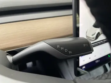2021 Tesla Model 3 - image 27