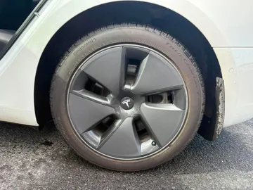 2021 Tesla Model 3 - image 7