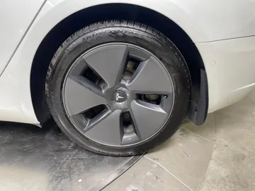 2021 Tesla Model 3 - image 7