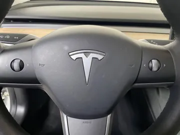 2021 Tesla Model 3 - image 17