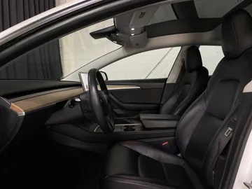 2021 Tesla Model 3 - image 3