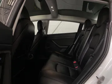 2021 Tesla Model 3 - image 14