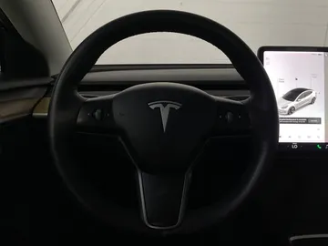 2021 Tesla Model 3 - image 15