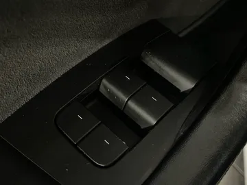 2021 Tesla Model 3 - image 22