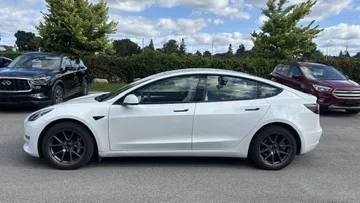 2022 Tesla Model 3 - image 4