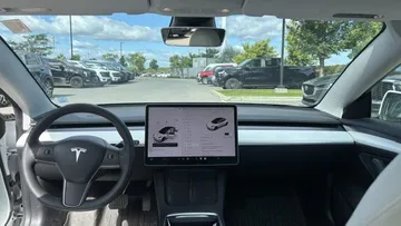 2022 Tesla Model 3 - image 9