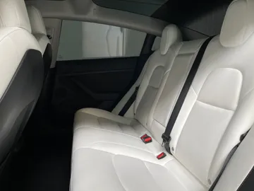 2022 Tesla Model 3 - image 15