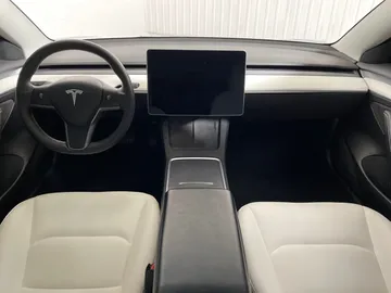 2022 Tesla Model 3 - image 4