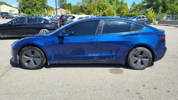 2022 Tesla Model 3 - image 6