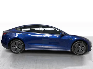 2022 Tesla Model 3 - image 2