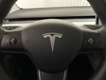 2022 Tesla Model 3 - image 17