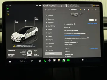 2022 Tesla Model 3 - image 18