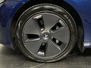 2022 Tesla Model 3 - image 7