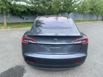 2018 Tesla Model 3 - image 6