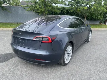 2018 Tesla Model 3 - image 3