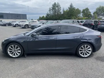 2018 Tesla Model 3 - image 4