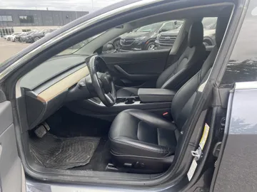 2018 Tesla Model 3 - image 8