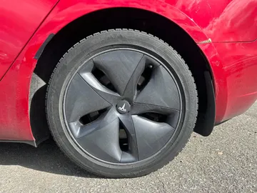 2020 Tesla Model 3 - image 8