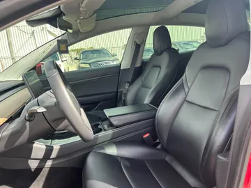 2020 Tesla Model 3 - image 7