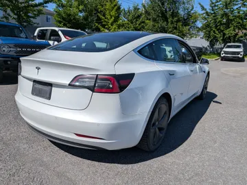 2020 Tesla Model 3 - image 3
