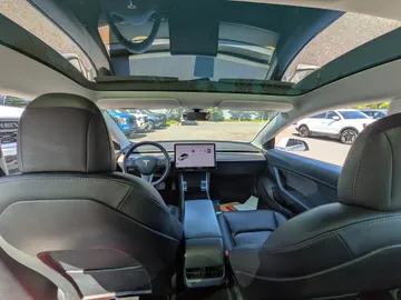 2020 Tesla Model 3 - image 9