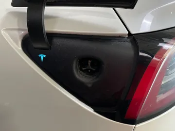 2020 Tesla Model 3 - image 17