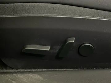 2020 Tesla Model 3 - image 16
