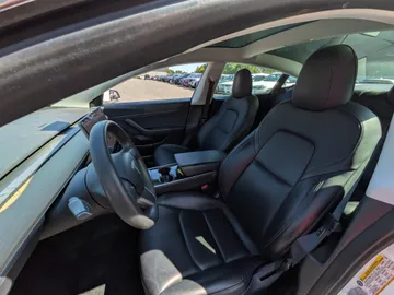 2020 Tesla Model 3 - image 8