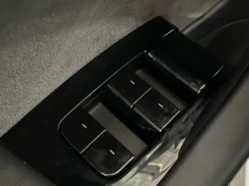 2020 Tesla Model 3 - image 21