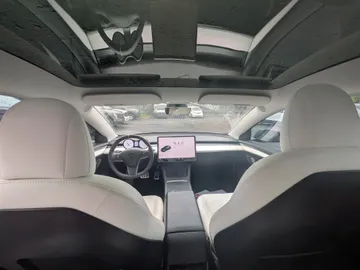 2021 Tesla Model 3 - image 9
