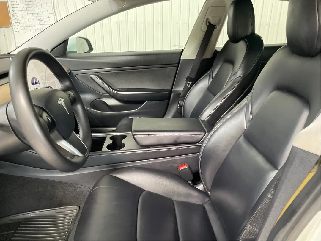 2021 Tesla Model 3 Standard Range Plus, photo 3