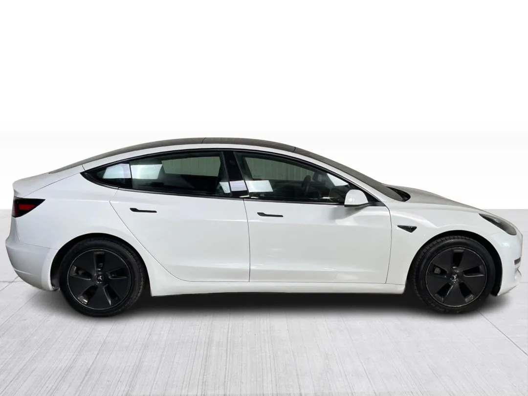 2021 Tesla Model 3 Standard Range Plus, photo 2