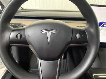 2021 Tesla Model 3 - image 17