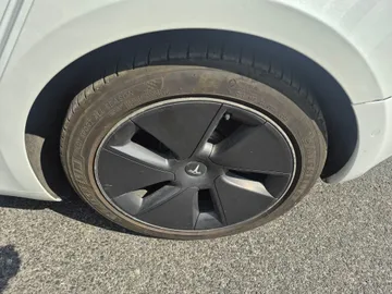 2021 Tesla Model 3 - image 7