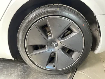 2021 Tesla Model 3 - image 7