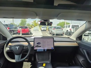 2021 Tesla Model 3 - image 9