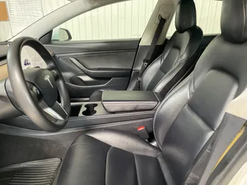 2021 Tesla Model 3 - image 3