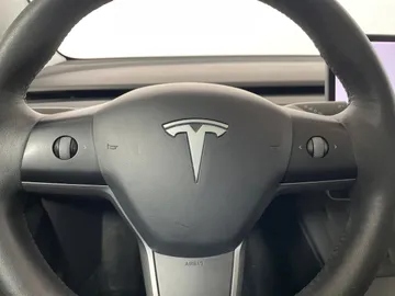 2021 Tesla Model 3 - image 15