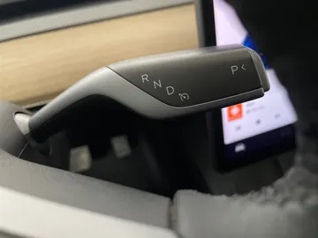 2021 Tesla Model 3 - image 32