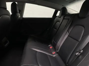2021 Tesla Model 3 - image 10