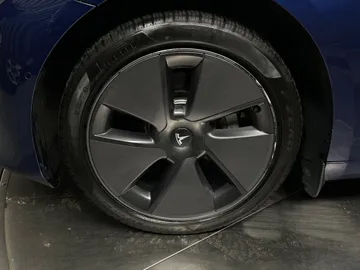 2021 Tesla Model 3 - image 17