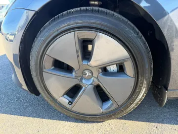 2023 Tesla Model 3 - image 7