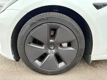 2023 Tesla Model 3 - image 8