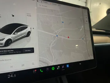 2023 Tesla Model 3 - image 21
