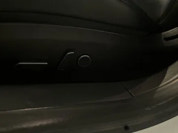 2023 Tesla Model 3 - image 25