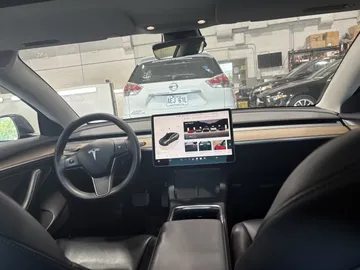 2023 Tesla Model 3 - image 9