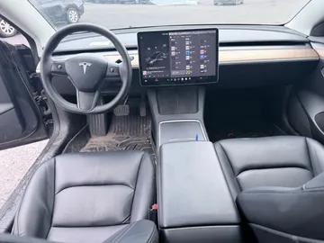 2023 Tesla Model 3 - image 9