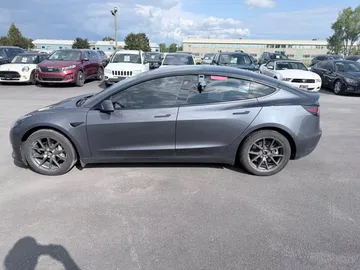 2023 Tesla Model 3 - image 3
