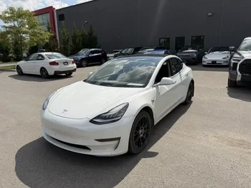 2020 Tesla Model 3 - image 3